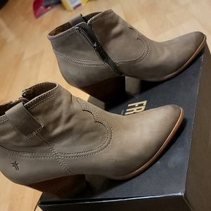 Frye Reina bootie size 7 Ash Worn once!!!